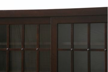 中古　美品　タモ材　深みのある木色がシックで落ち着いた印象を醸し出す水屋箪笥サイドボード(食器棚、収納棚、戸棚、カップボード、サイドキャビネット)(R-081279)