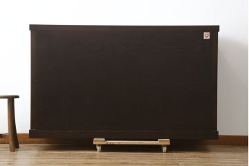 中古　美品　タモ材　深みのある木色がシックで落ち着いた印象を醸し出す水屋箪笥サイドボード(食器棚、収納棚、戸棚、カップボード、サイドキャビネット)(R-081279)
