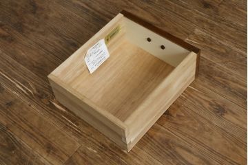 中古　美品　希少な廃番品　手造り二本松家具メーカー　田中家具　欅(ケヤキ)材　上質な和の空間を演出する水屋箪笥サイドボード(食器棚、収納棚、戸棚、カップボード、サイドキャビネット)(R-081280)