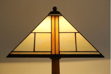 中古　美品　アメリカ　Stickley(スティックレー、スティックレイ)　Mission Collection(ミッション・コレクション)　コンテンポラリー　モダンデザインのステンドグラスシェードが目を引くフロアランプ(フロアスタンド、スタンド照明、シェードライト)(定価約28万円)(R-081281)