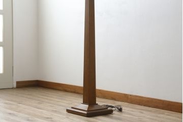 中古　美品　アメリカ　Stickley(スティックレー、スティックレイ)　Mission Collection(ミッション・コレクション)　コンテンポラリー　モダンデザインのステンドグラスシェードが目を引くフロアランプ(フロアスタンド、スタンド照明、シェードライト)(定価約28万円)(R-081281)