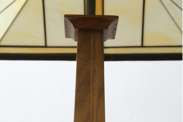 中古　美品　アメリカ　Stickley(スティックレー、スティックレイ)　Mission Collection(ミッション・コレクション)　コンテンポラリー　モダンデザインのステンドグラスシェードが目を引くフロアランプ(フロアスタンド、スタンド照明、シェードライト)(定価約28万円)(R-081281)