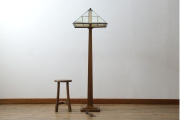 中古　美品　アメリカ　Stickley(スティックレー、スティックレイ)　Mission Collection(ミッション・コレクション)　コンテンポラリー　モダンデザインのステンドグラスシェードが目を引くフロアランプ(フロアスタンド、スタンド照明、シェードライト)(定価約28万円)(R-081281)