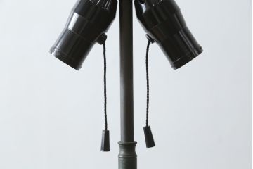 中古　美品　アメリカ　Stickley(スティックレー、スティックレイ)　Mission Collection(ミッション・コレクション)　コンテンポラリー　モダンデザインのステンドグラスシェードが目を引くフロアランプ(フロアスタンド、スタンド照明、シェードライト)(定価約28万円)(R-081281)