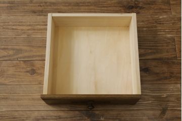 中古　美品　旭川家具　近藤工芸　Solid Furniture OAK (ソリッドファニチャー オーク)　オーク材　取っ手のデザインまでこだわりが感じられる凝った意匠が素敵なサイドボード(収納棚、戸棚、キャビネット、食器棚、カップボード)(R-081282)