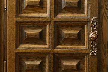 中古　美品　旭川家具　近藤工芸　Solid Furniture OAK (ソリッドファニチャー オーク)　オーク材　取っ手のデザインまでこだわりが感じられる凝った意匠が素敵なサイドボード(収納棚、戸棚、キャビネット、食器棚、カップボード)(R-081282)