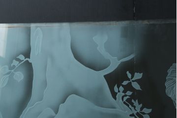 中古　建具　特大!!　職人手作り　草木・花と女性を描いた幻想的な特注品ガラスアート1枚(ガラス絵彫り、明り取り、明かり取り、窓ガラス)(製作費約400万円)(R-081284)