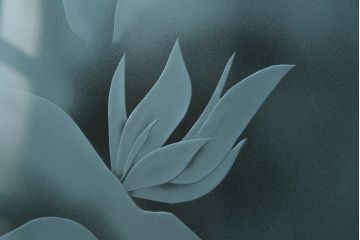 中古　建具　特大!!　職人手作り　草木・花と女性を描いた幻想的な特注品ガラスアート1枚(ガラス絵彫り、明り取り、明かり取り、窓ガラス)(製作費約400万円)(R-081284)