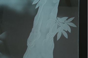 中古　建具　特大!!　職人手作り　草木・花と女性を描いた幻想的な特注品ガラスアート1枚(ガラス絵彫り、明り取り、明かり取り、窓ガラス)(製作費約400万円)(R-081284)