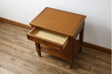 中古　美品!!　DREXEL HERITAGE(ドレクセルヘリテイジ)　品のある佇まいが美しいサイドテーブル(電話台、飾り台、ナイトテーブル、コンソールテーブル)(R-081285)