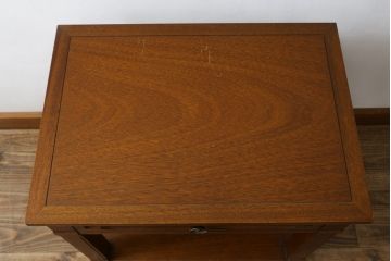 中古　美品!!　DREXEL HERITAGE(ドレクセルヘリテイジ)　品のある佇まいが美しいサイドテーブル(電話台、飾り台、ナイトテーブル、コンソールテーブル)(R-081285)