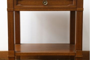 中古　美品!!　DREXEL HERITAGE(ドレクセルヘリテイジ)　品のある佇まいが美しいサイドテーブル(電話台、飾り台、ナイトテーブル、コンソールテーブル)(R-081285)