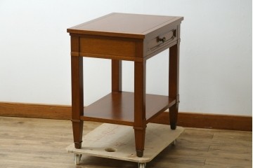 中古　美品!!　DREXEL HERITAGE(ドレクセルヘリテイジ)　品のある佇まいが美しいサイドテーブル　(R-081285)