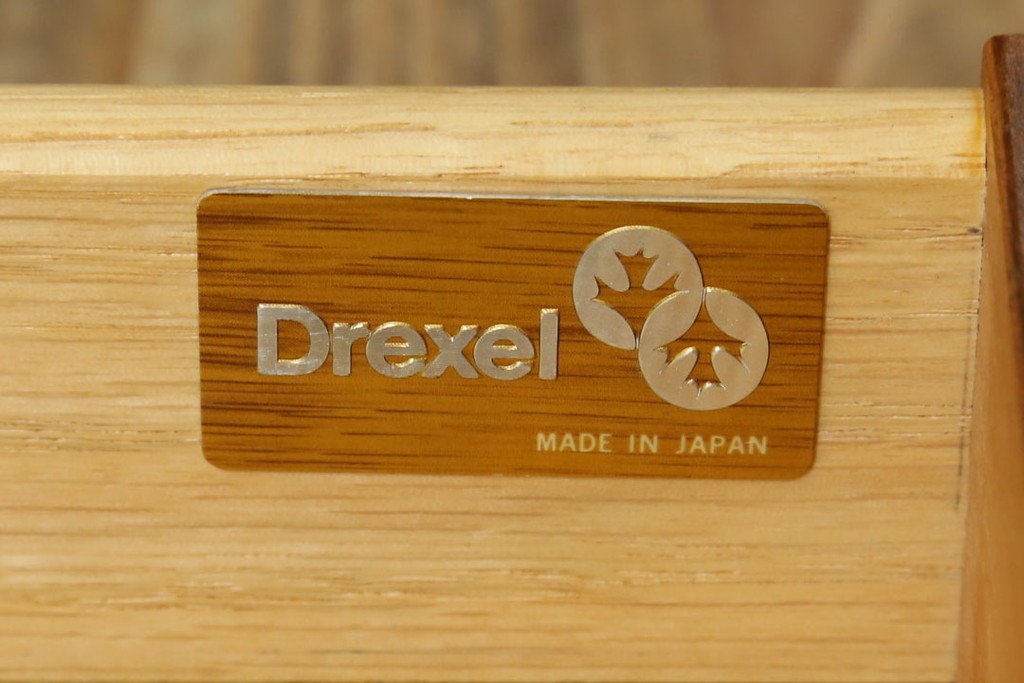 中古　美品!!　DREXEL HERITAGE(ドレクセルヘリテイジ)　品のある佇まいが美しいサイドテーブル　(R-081285)