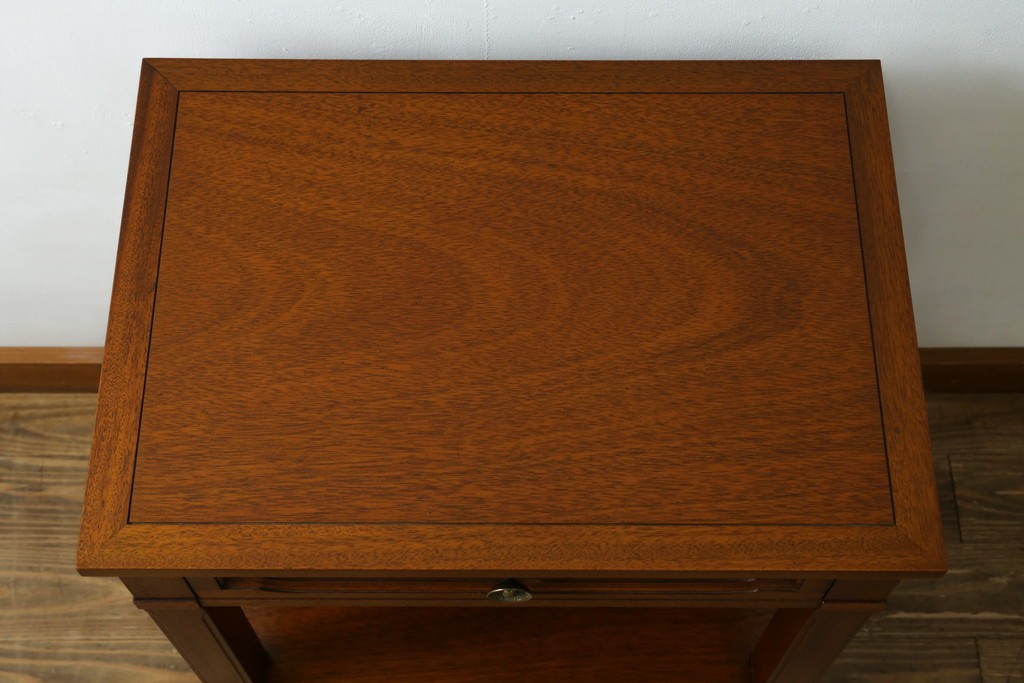 中古　美品!!　DREXEL HERITAGE(ドレクセルヘリテイジ)　品のある佇まいが美しいサイドテーブル　(R-081285)