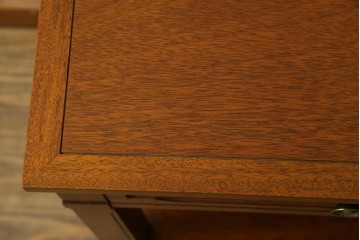 中古　美品!!　DREXEL HERITAGE(ドレクセルヘリテイジ)　品のある佇まいが美しいサイドテーブル　(R-081285)