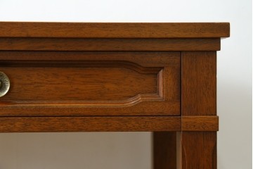 中古　美品!!　DREXEL HERITAGE(ドレクセルヘリテイジ)　品のある佇まいが美しいサイドテーブル　(R-081285)