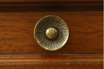 中古　美品!!　DREXEL HERITAGE(ドレクセルヘリテイジ)　品のある佇まいが美しいサイドテーブル　(R-081285)