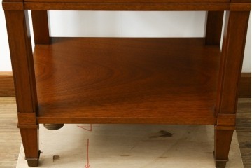 中古　美品!!　DREXEL HERITAGE(ドレクセルヘリテイジ)　品のある佇まいが美しいサイドテーブル　(R-081285)