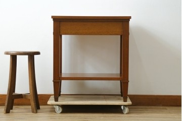 中古　美品!!　DREXEL HERITAGE(ドレクセルヘリテイジ)　品のある佇まいが美しいサイドテーブル　(R-081285)