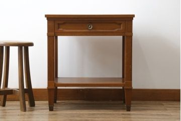 中古　美品!!　DREXEL HERITAGE(ドレクセルヘリテイジ)　品のある佇まいが美しいサイドテーブル(電話台、飾り台、ナイトテーブル、コンソールテーブル)(R-081286)