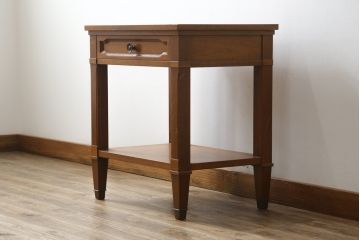 中古　美品!!　DREXEL HERITAGE(ドレクセルヘリテイジ)　品のある佇まいが美しいサイドテーブル(電話台、飾り台、ナイトテーブル、コンソールテーブル)(R-081286)