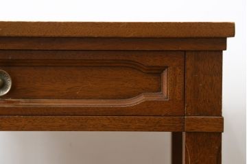 中古　美品!!　DREXEL HERITAGE(ドレクセルヘリテイジ)　品のある佇まいが美しいサイドテーブル(電話台、飾り台、ナイトテーブル、コンソールテーブル)(R-081286)