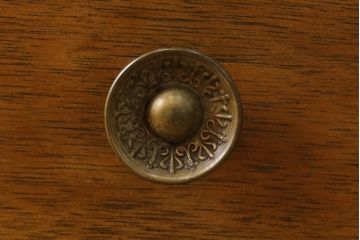 中古　DREXEL HERITAGE(ドレクセルヘリテイジ)　Triune(トライユン)　気品を感じるエレガントなサイドテーブル(電話台、飾り台、ナイトテーブル、コンソールテーブル)(R-081287)