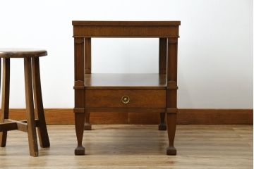 中古　DREXEL HERITAGE(ドレクセルヘリテイジ)　Triune(トライユン)　気品を感じるエレガントなサイドテーブル(電話台、飾り台、ナイトテーブル、コンソールテーブル)(R-081288)