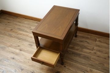 中古　DREXEL HERITAGE(ドレクセルヘリテイジ)　Triune(トライユン)　気品を感じるエレガントなサイドテーブル(電話台、飾り台、ナイトテーブル、コンソールテーブル)(R-081288)