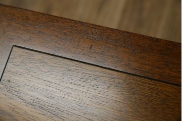 中古　DREXEL HERITAGE(ドレクセルヘリテイジ)　Triune(トライユン)　気品を感じるエレガントなサイドテーブル(電話台、飾り台、ナイトテーブル、コンソールテーブル)(R-081288)