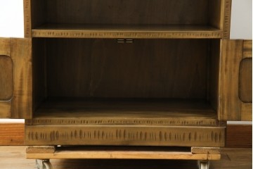 中古　軽井沢彫り　随所に施された桜の彫りが見事なサイドキャビネット　(R-081289)