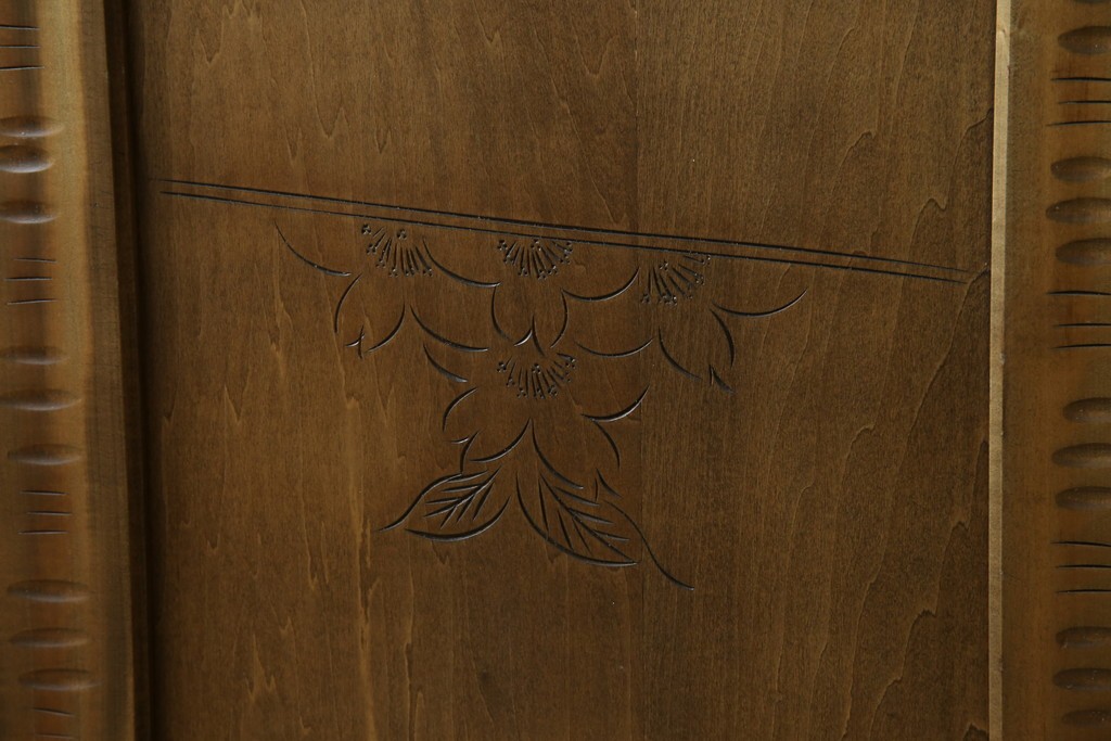 中古　軽井沢彫り　随所に施された桜の彫りが見事なサイドキャビネット　(R-081289)