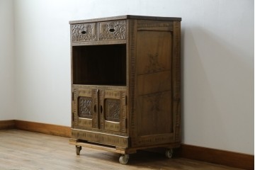 中古　軽井沢彫り　随所に施された桜の彫りが見事なサイドキャビネット　(R-081289)