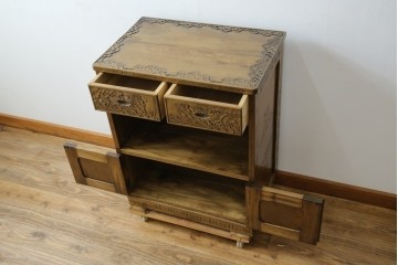 中古　軽井沢彫り　随所に施された桜の彫りが見事なサイドキャビネット　(R-081289)