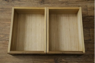 中古　軽井沢彫り　随所に施された桜の彫りが見事なサイドキャビネット　(R-081289)