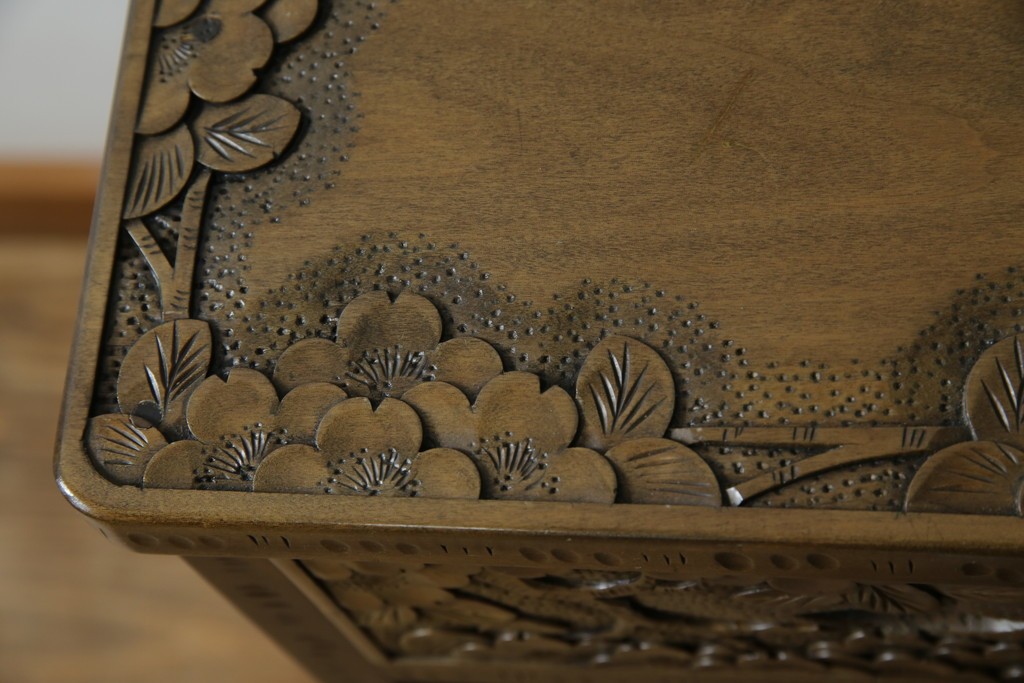 中古　軽井沢彫り　随所に施された桜の彫りが見事なサイドキャビネット　(R-081289)