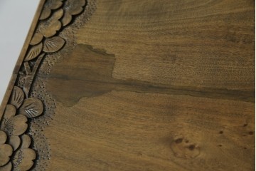 中古　軽井沢彫り　随所に施された桜の彫りが見事なサイドキャビネット　(R-081289)