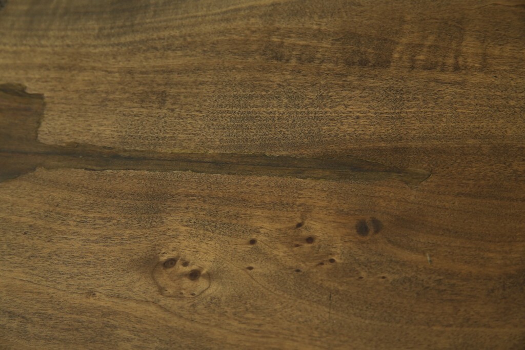 中古　軽井沢彫り　随所に施された桜の彫りが見事なサイドキャビネット　(R-081289)