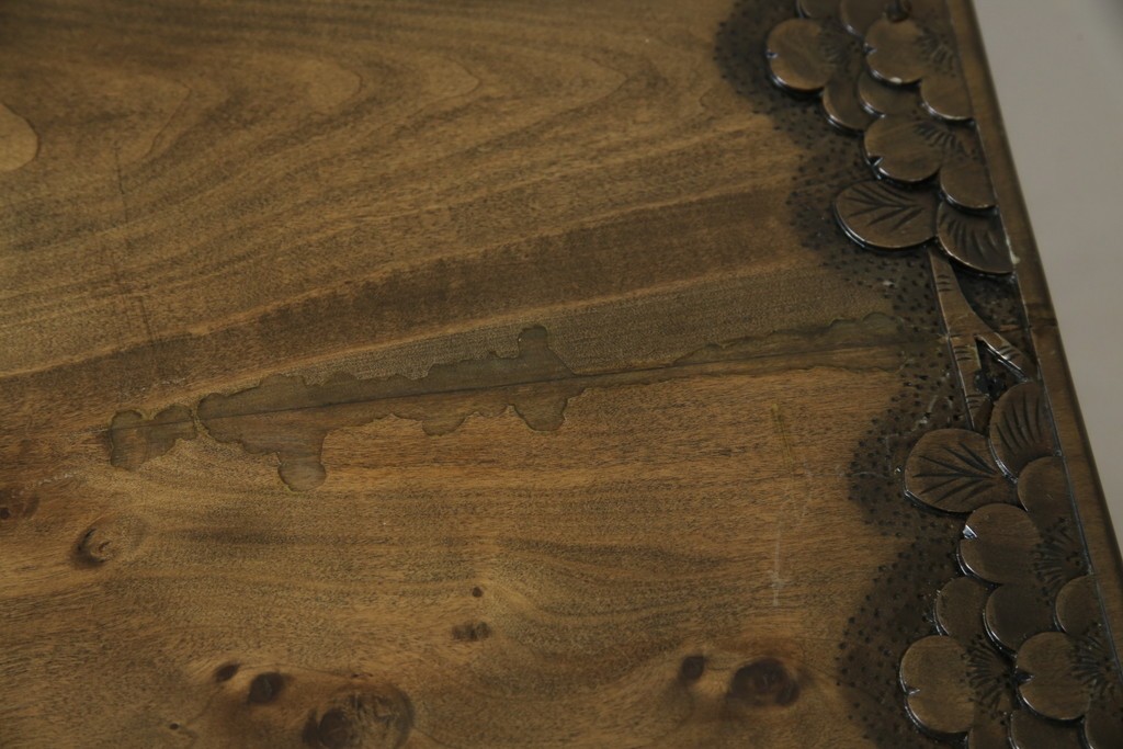 中古　軽井沢彫り　随所に施された桜の彫りが見事なサイドキャビネット　(R-081289)