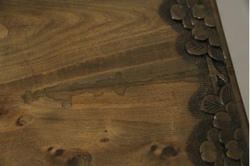 中古　軽井沢彫り　随所に施された桜の彫りが見事なサイドキャビネット　(R-081289)