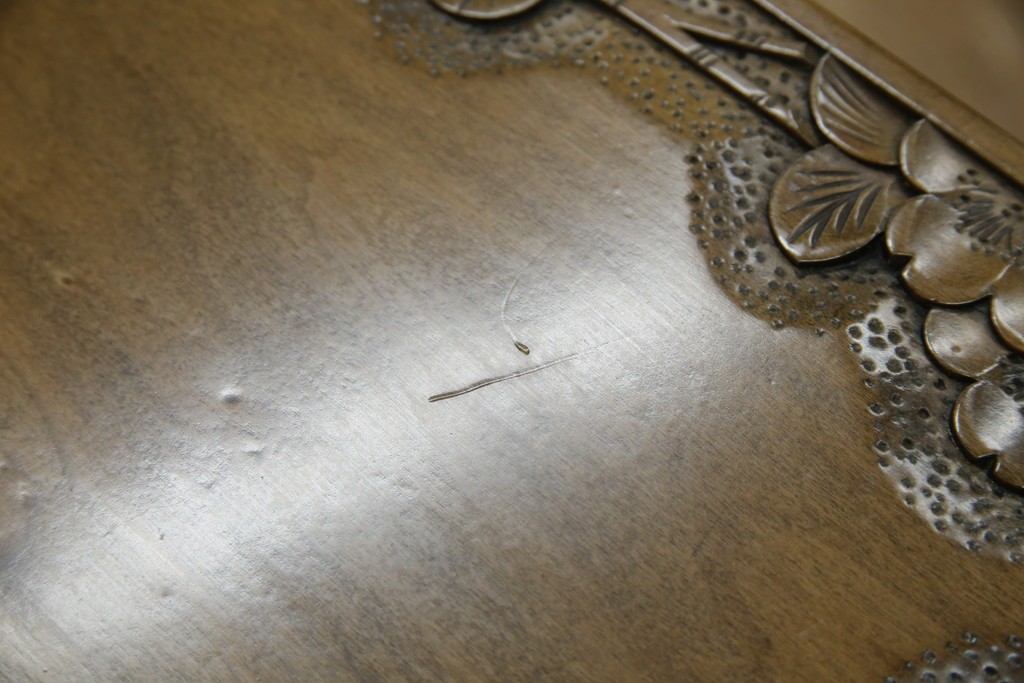 中古　軽井沢彫り　随所に施された桜の彫りが見事なサイドキャビネット　(R-081289)