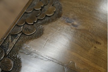 中古　軽井沢彫り　随所に施された桜の彫りが見事なサイドキャビネット　(R-081289)