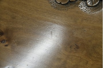 中古　軽井沢彫り　随所に施された桜の彫りが見事なサイドキャビネット　(R-081289)