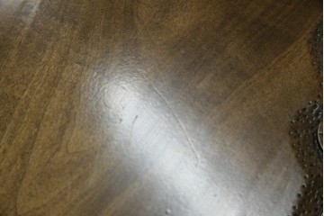 中古　軽井沢彫り　随所に施された桜の彫りが見事なサイドキャビネット　(R-081289)