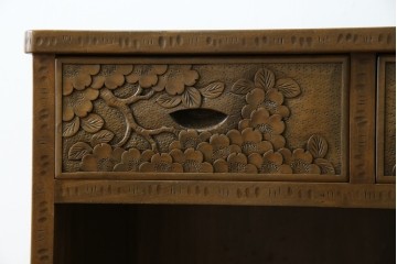 中古　軽井沢彫り　随所に施された桜の彫りが見事なサイドキャビネット　(R-081289)