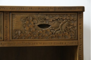 中古　軽井沢彫り　随所に施された桜の彫りが見事なサイドキャビネット　(R-081289)
