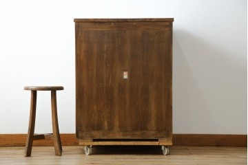 中古　軽井沢彫り　随所に施された桜の彫りが見事なサイドキャビネット　(R-081289)