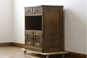 中古　軽井沢彫り　随所に施された桜の彫りが見事なサイドキャビネット(収納棚、戸棚、サイドボード)(R-081289)