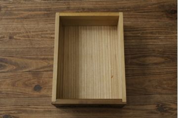 中古　軽井沢彫り　随所に施された桜の彫りが見事なサイドキャビネット(収納棚、戸棚、サイドボード)(R-081289)